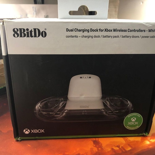 8BitDo Dual Charging Dock for Xbox Series X|S and Xbox One like new with 2 rechargeable batteries
