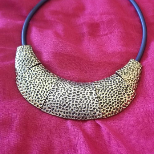 Necklace used impressive