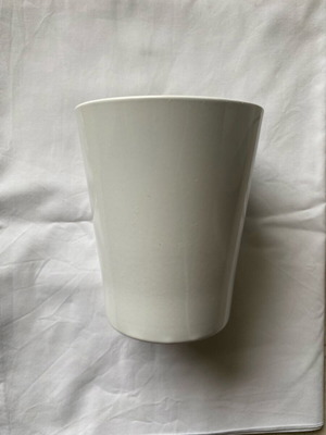 White flower pot like new