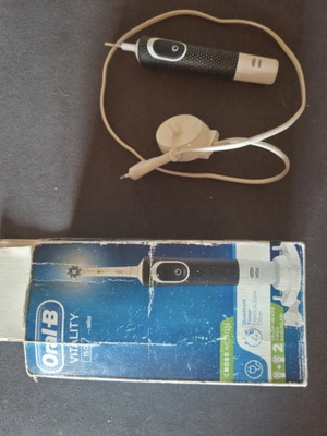 Oral B toothbrush used, excellent condition