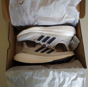 Adidas Ultraboost Light (Crystal White/Dark Blue/Gold Met ID3285)