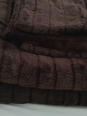 Fleece velvet double blanket like new with two matching pillowcases