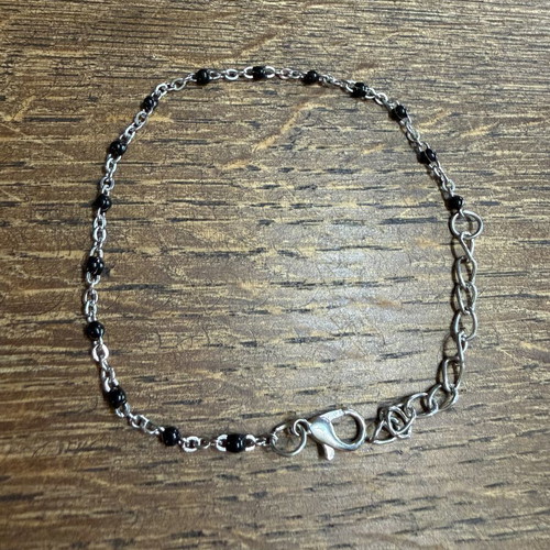 Hand chain with black stones made of steel new