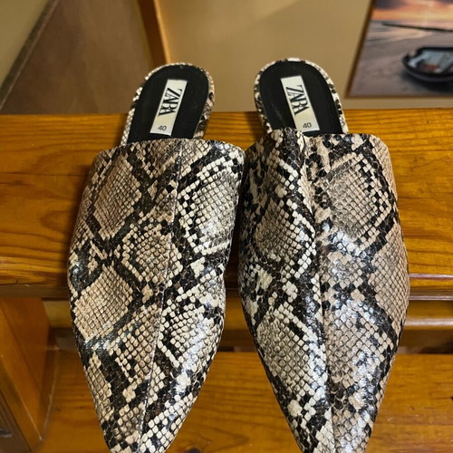 Zara women's slippers like new, natural leather, size 40