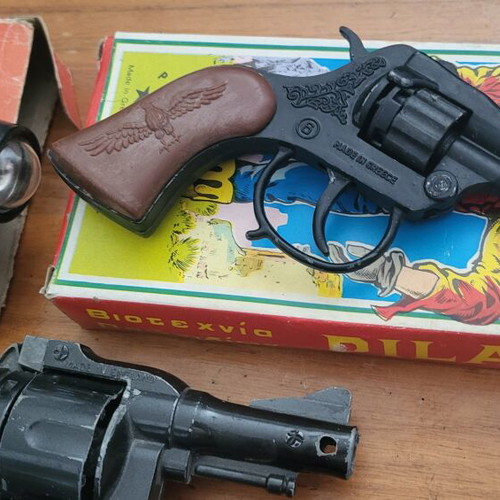 Collectible Retro Toy Pistols '60s-'70s Crescent Toys S-Agent Pilaz Pistolite like new