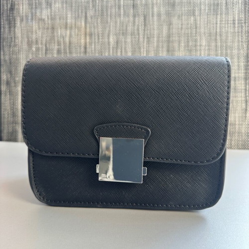 Bag crossbody black like new without strap