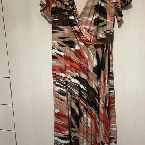 Dress new with beautiful elastic design, size L/XL
