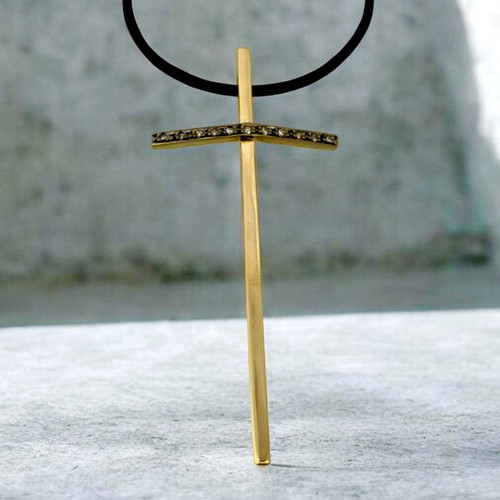 18k cross with 11 diamonds new, handmade