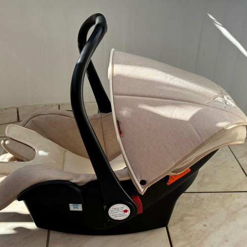 Chipollino Baby Car Seat Egg Like New