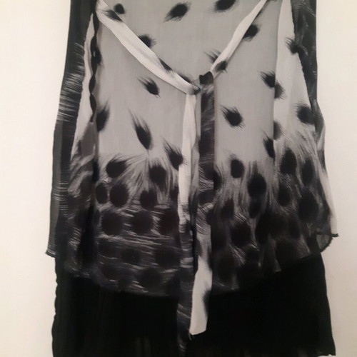Black and white pleated sleeveless dress like new