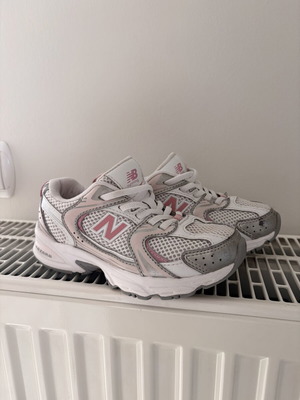 New Balance 530 girls' sneakers like new, size 28, white and pink