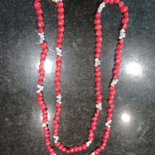 Necklace with red beads like new, long 120 cm