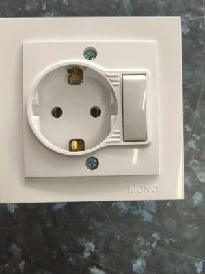 Single flush-mounted power outlet with switch white new