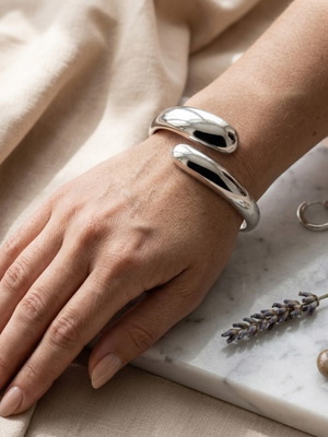 Bold Drops silver-plated acrylic bracelet new