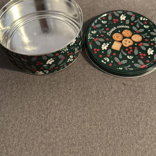 Christmas metal box new, 13.5 cm diameter