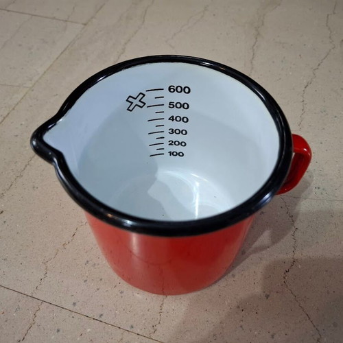 Vintage enamel measuring cup used, 600ml mastrapas
