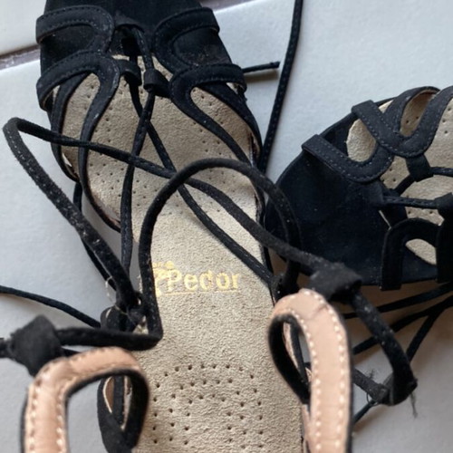 Pedor high heels with laces, soft comfortable insole, like new, size 39, black