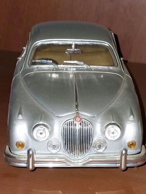 Jaguar Mk2 Maisto like new