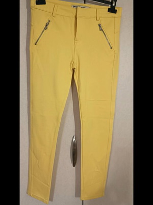 Yellow Stradivarius pants with side zipper like new, soft elastic