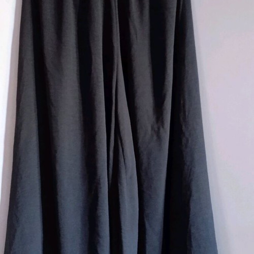 Women's cropped pants like new, black, comfortable fit
