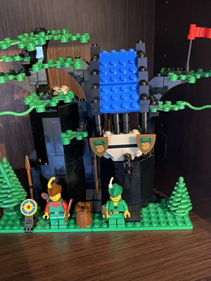 Lego 6054 Forestmen’s Hideout set, complete