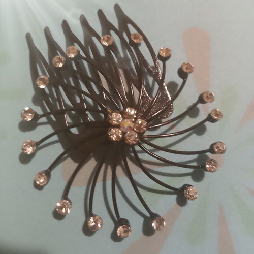 Hair comb with rhinestones and decorative design