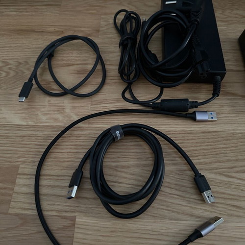 Anker 577 Thunderbolt Docking Station used with original power supply and Ugreen KVM switch