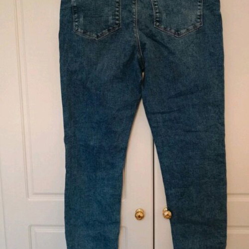 Mamalicious maternity jeans like new with elastic waist and frayed hem