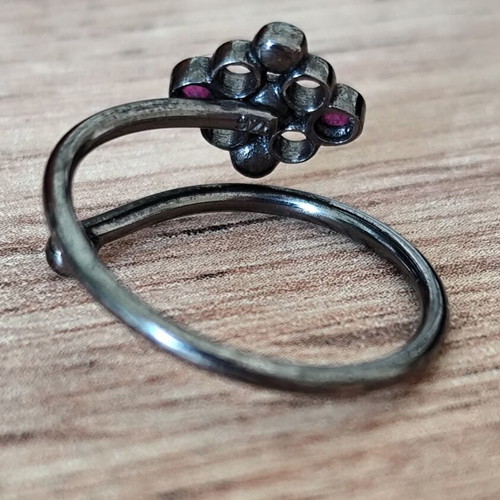Silver 925 ring with garnet stone new, adjustable