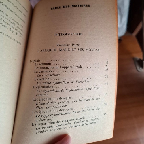Set of 2 vintage French books Le Lac and Science de l'amour used