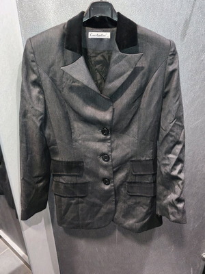Vintage gray wool blazer Constantini like new with velvet details