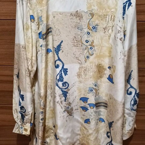 Tunic shirt like new, size L, with gold buttons