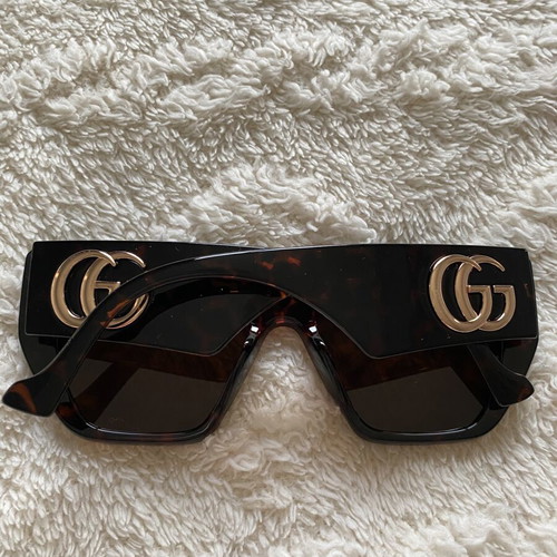 Gucci sunglasses like new, brown
