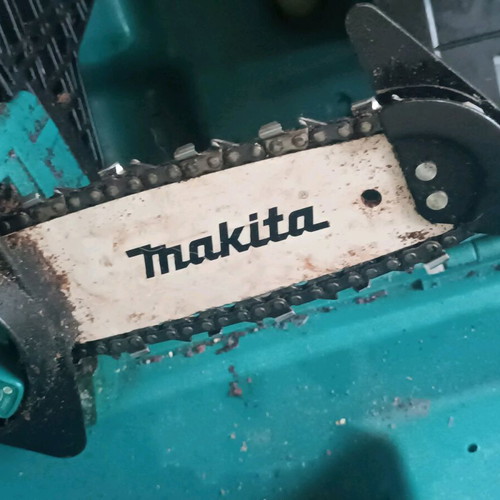 Makita battery chainsaw