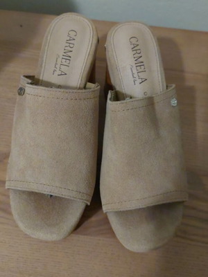 Carmela Footwear σουέτ πλατφόρμες μπεζ καινούργιες, μέγεθος 39