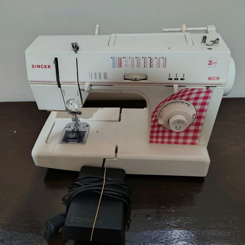 Singer sewing machine used, needs repair