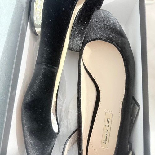 Massimo Dutti ballerinas new, size 37, black velvet with pearl heel