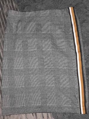 Zara skirt M-L like new, knee-length