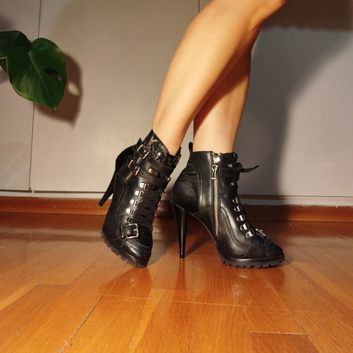 Schutz Black Leather High-Heeled Ankle Boots like new, size 37
