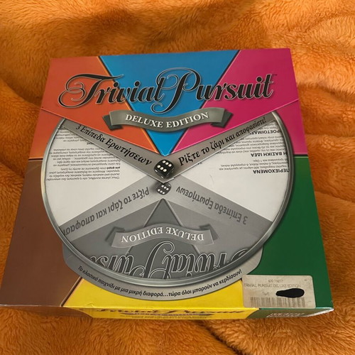 Trivial Pursuit Deluxe Edition like new