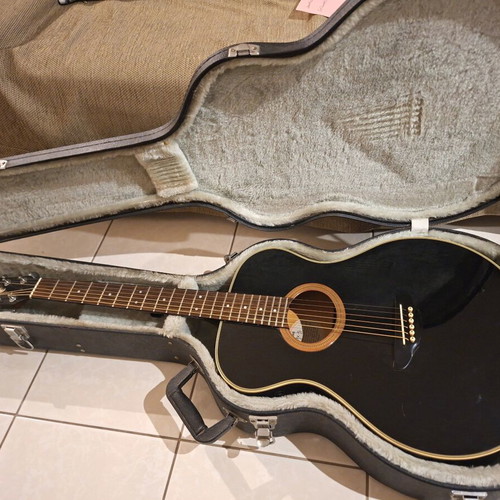 Yamaha APX 5 electroacoustic guitar used with hard case and stand