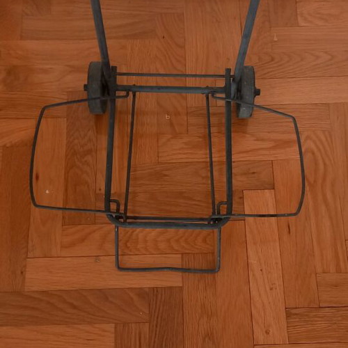 Folding cart with elastic band