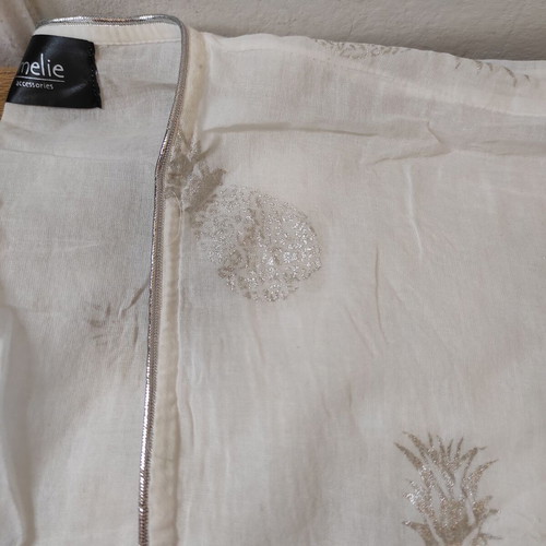 Amelie Accessories kimono with silver pineapples, like new