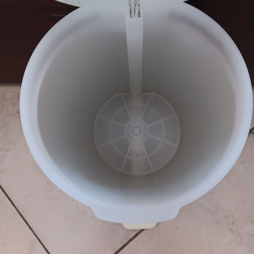 Trash bin used