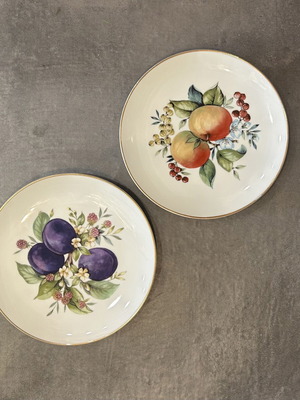 Wall plates set with fruit design, new, 2 pieces, 19cm diameter