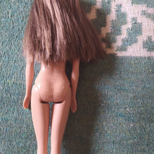 Barbie doll like new, possibly Skipper, in excellent condition