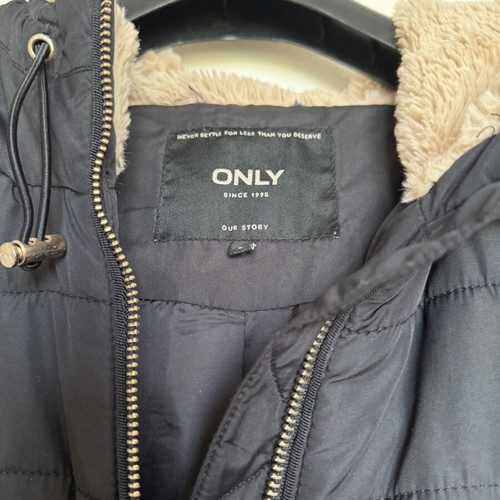 Only puffer jacket with fur size S like new, black