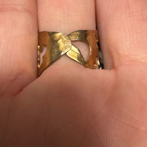 Ring in copper color with adjustable size and unique design