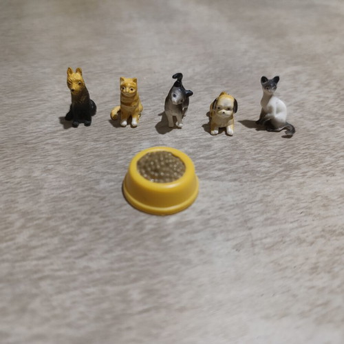 Schleich small animal figures set of 5 with food bowl like new