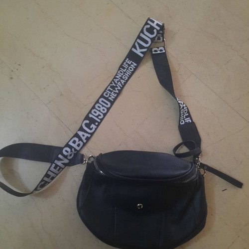 Black crossbody bag like new, medium size